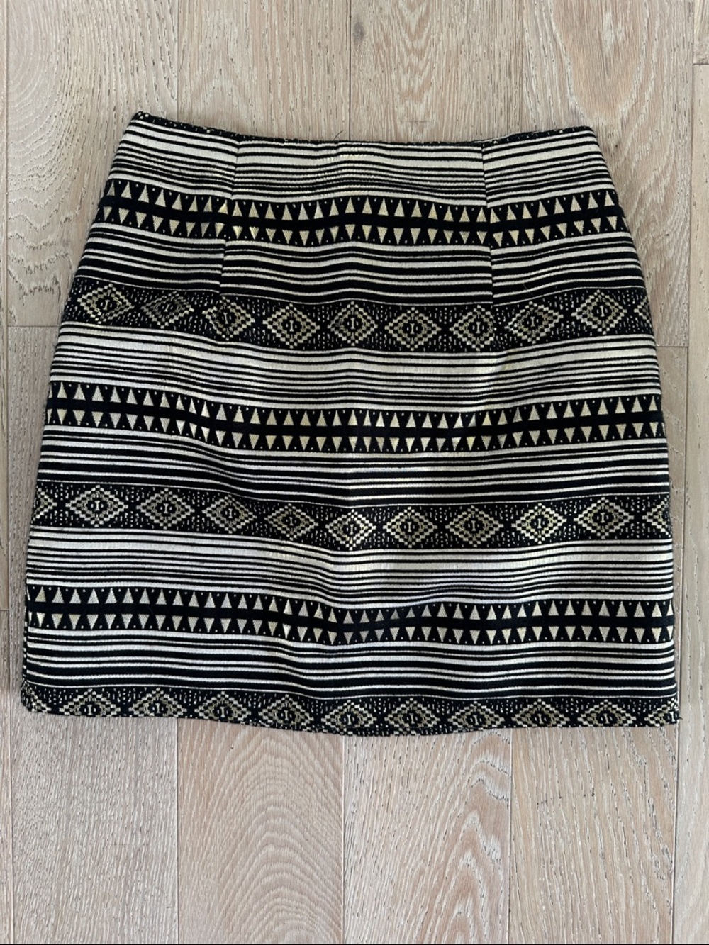 Geometric Patterned Women's Skirt Black and Gold Size Small